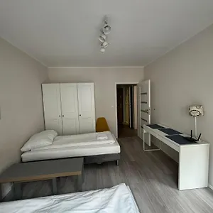 abra-v-apartament.poznan-hotels.com/